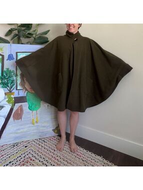Vintage brown poncho with big buttons